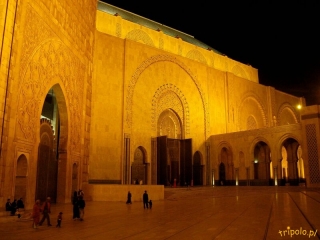 Dziedziniec przed Meczetem Hasana II w Casablance