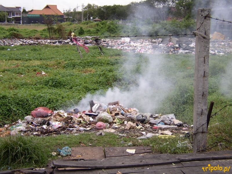 Wypalanie śmieci w Surrabaya