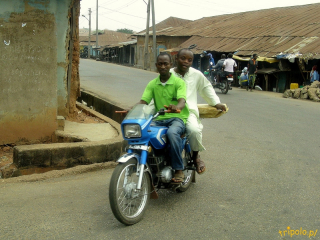 Nigeria - prowincjonalne miasteczko po drodze