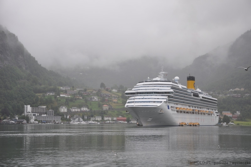 Geirangerfjord - prom pasażerski w porcie