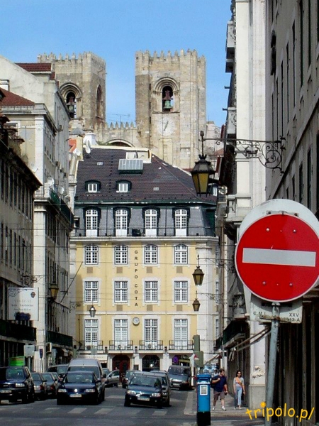 Portugalia, Lizbona - Stare Miasto, w głębi wieże katedry (Se)