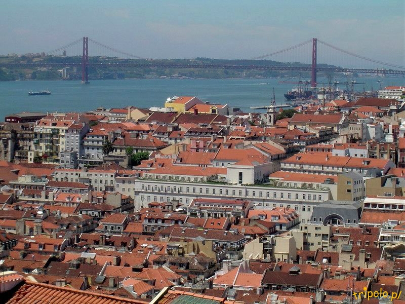 Portugalia, Lizbona -  - panorama starego miasta i rzeki Tag