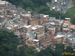 Favela u stóp szczytu Corcovado