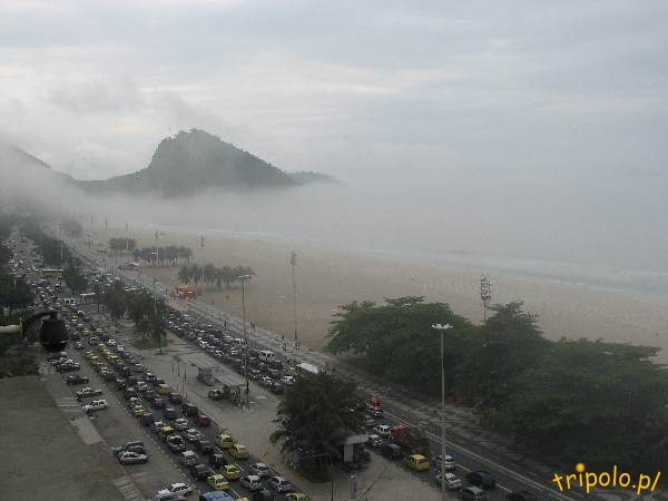 Plaża Copacabana - poranna mgła