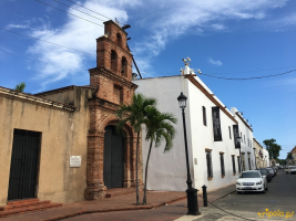 Kaplica Capilla Nuestra Señora de los Remedios przy ulicy Calle Las Damas.