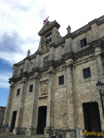Panteon Narodowy to warte odwiedzenia miejsce przy ulicy Calle Las Damas. Panteon Narodowy to dawny kościół jezuicki pełniący od lat 50 zeszłego stulecia rolę mauzoleum. Wstęp wolny, żołnierze trzymają straż wewnątrz i na zewnątrz.