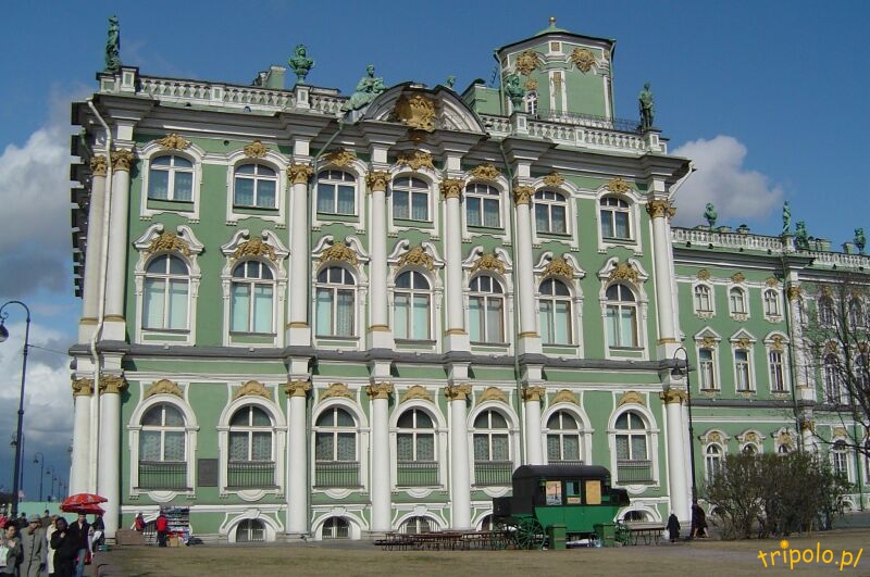 Widok na Ermitaż w Sankt Petersburgu