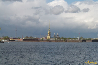 Panorama twierdzy Pietropawłowskiej od strony Newy