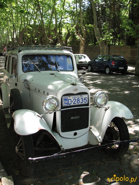 Colonia del Sacramento - stare samochody na ulicach