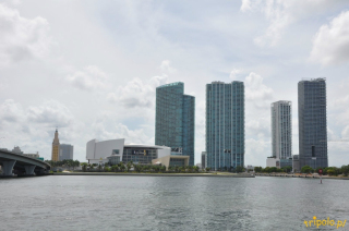 USA, Miami - widok na miasto od strony wody